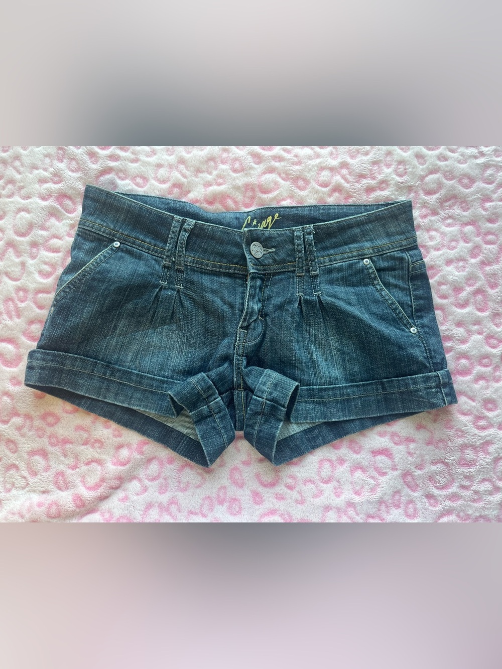 2000s Garage Low Rise Jean Shorts 💙 size 27